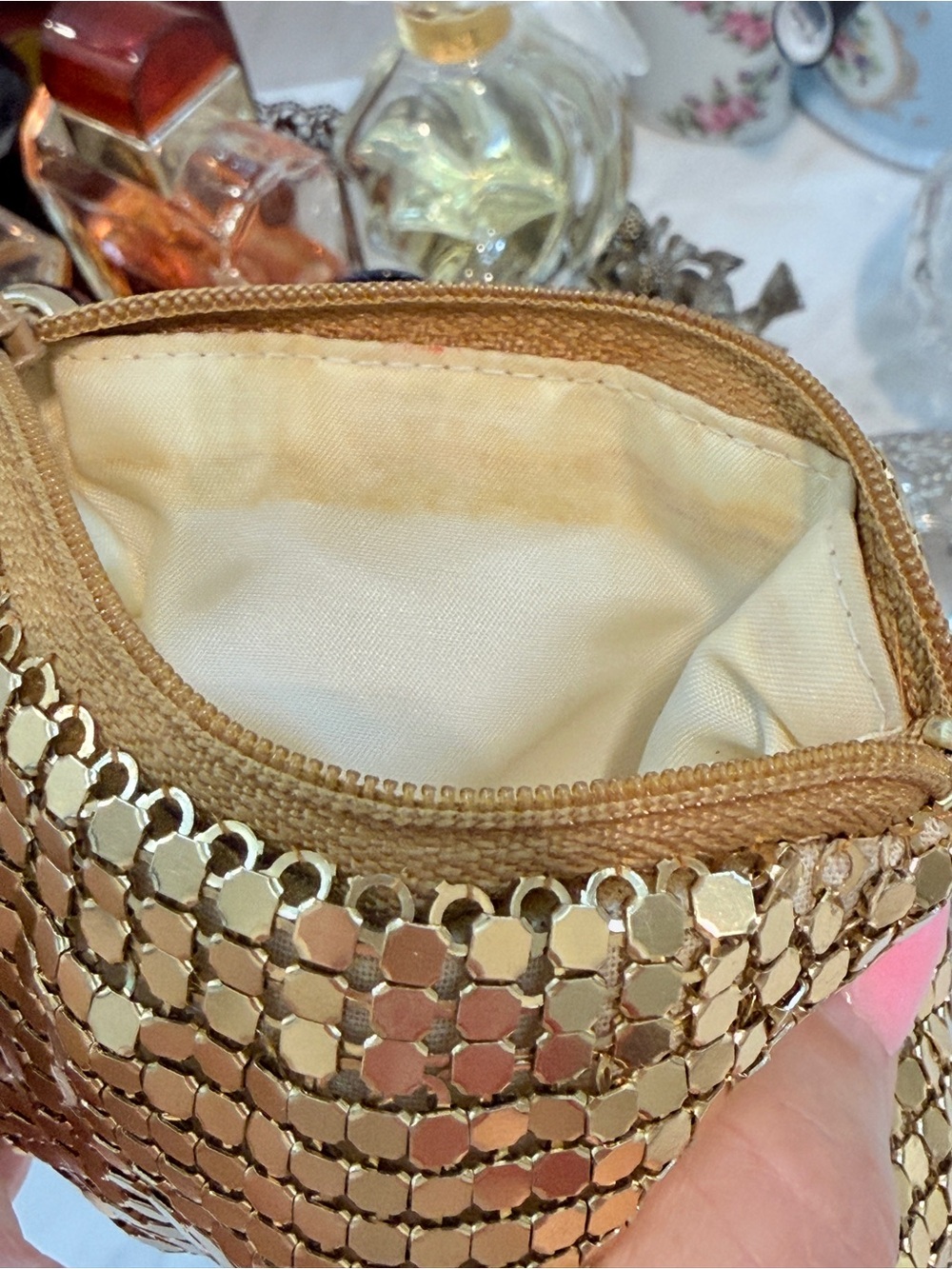 Whiting & Davis Gold Metal Mesh Padded Coin Purse - Picture 3 of 10